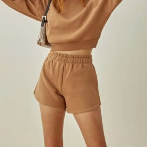 Reformation Riley sweatshorts in butterscotch - Picture 3 of 3